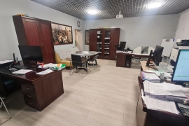 Продается трехкомнатная квартира.