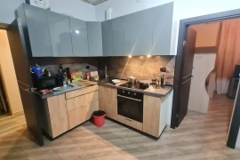 Продается трехкомнатная квартира. 